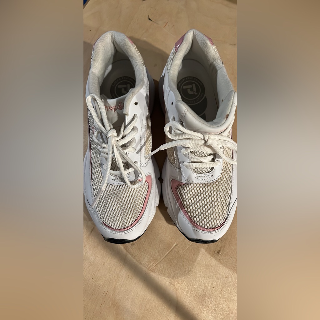 Propet Running Shoes, Very Comfortable And Protecting Soles